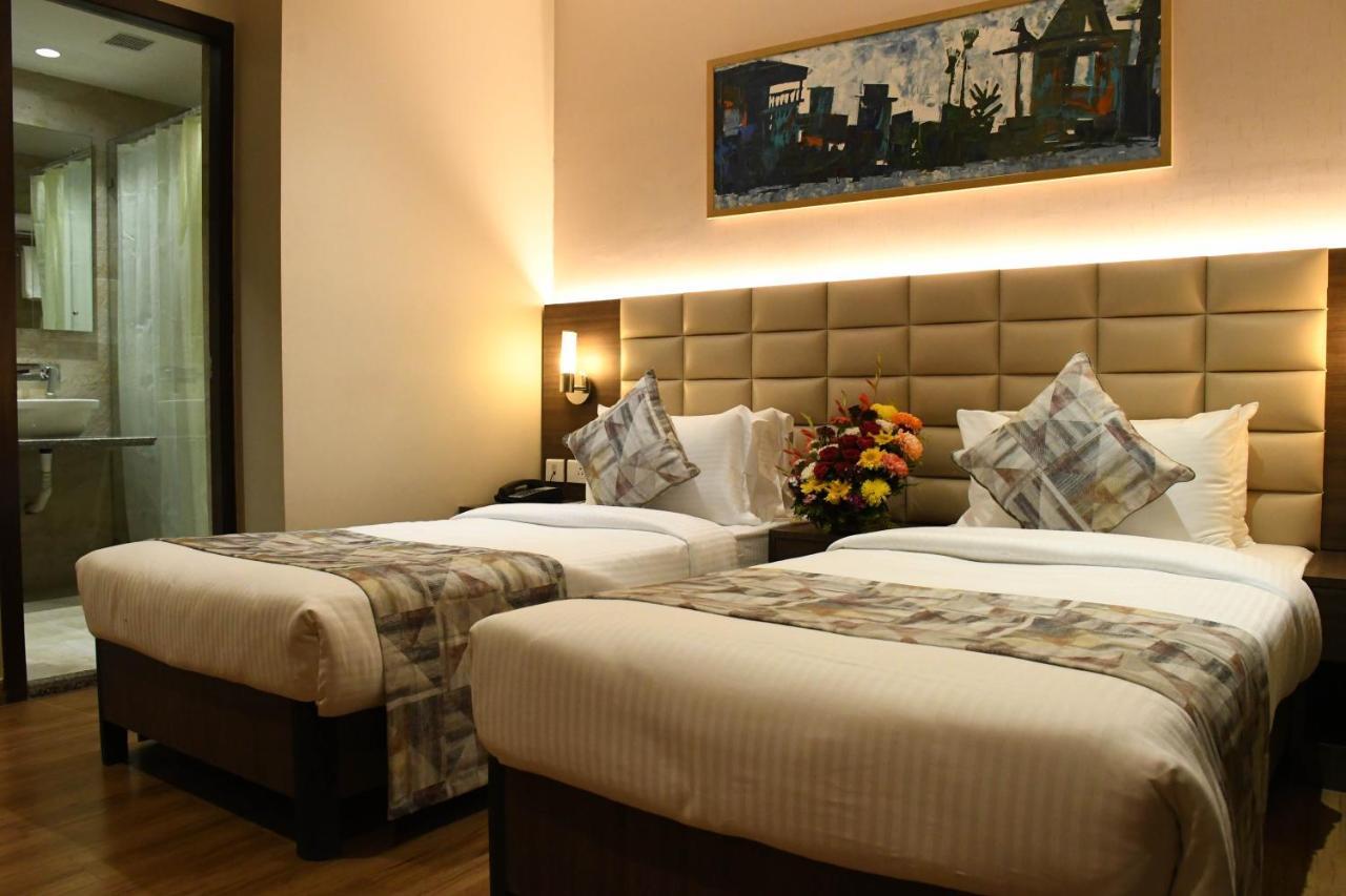 Lynq Aero Hotel Kolkata Bagian luar foto