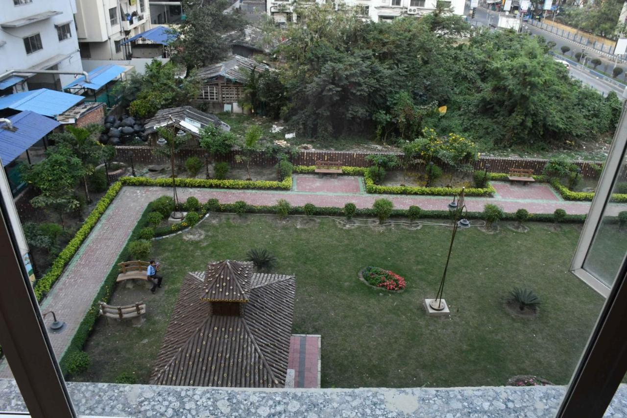 Lynq Aero Hotel Kolkata Bagian luar foto